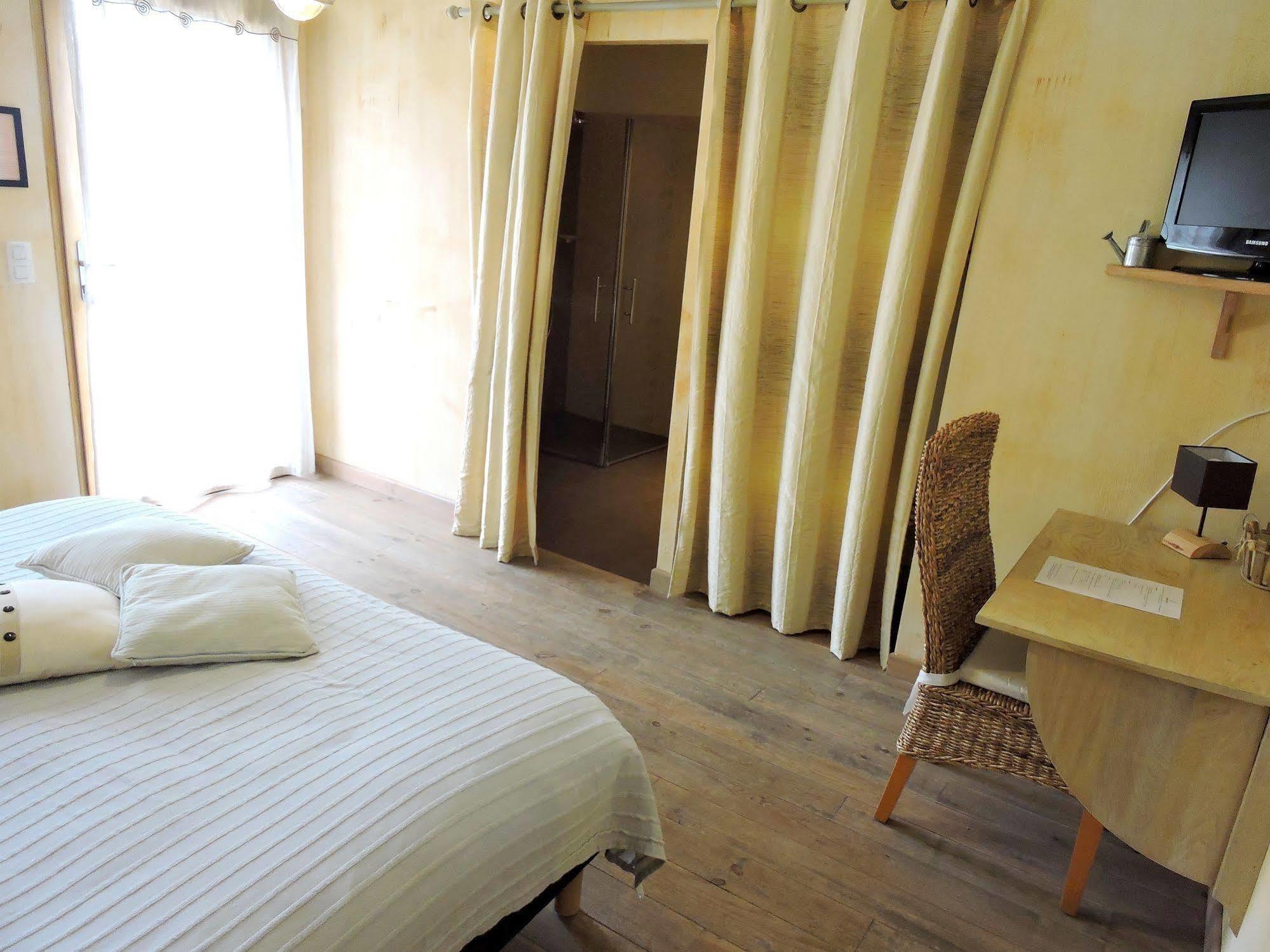 Le Manoir Du Pas Jahan Coueron Ngoại thất bức ảnh